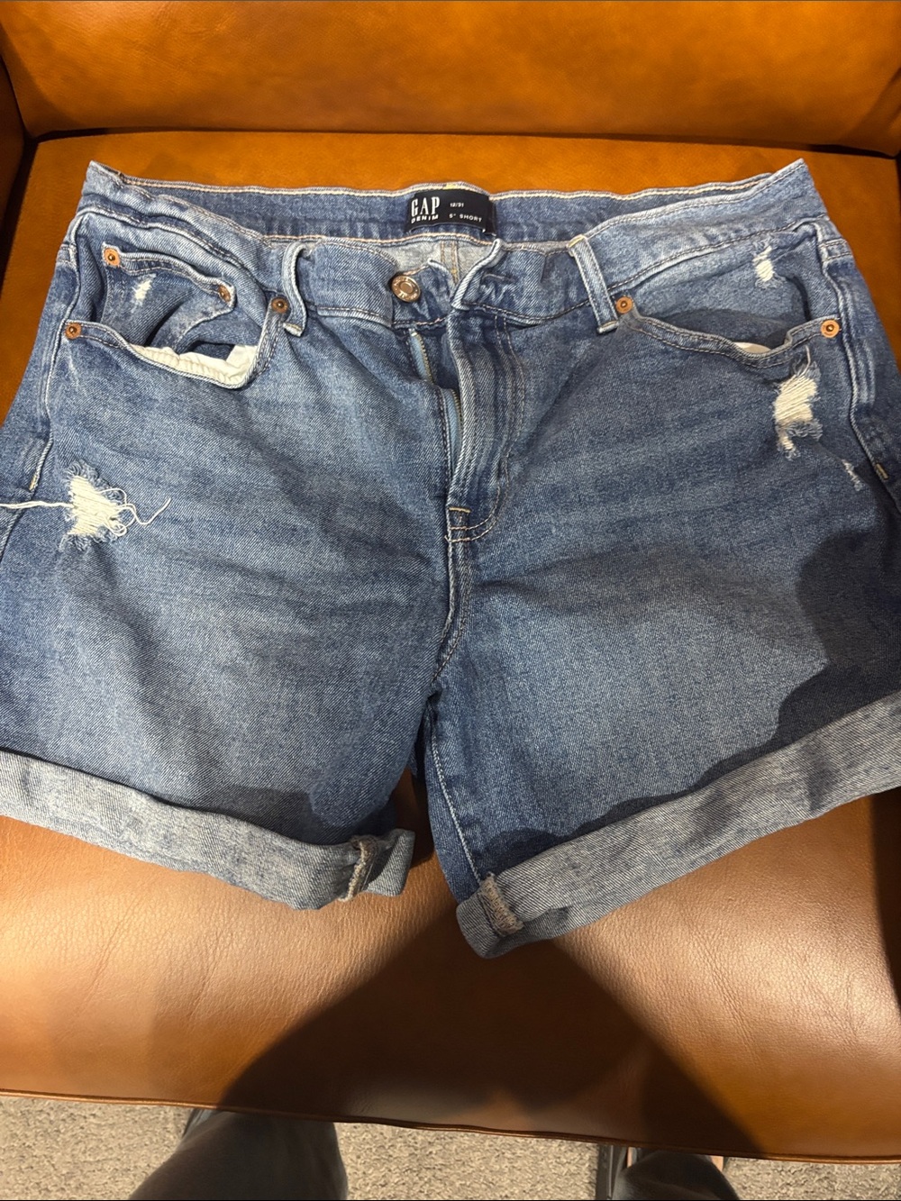 GAP Women Denim and Camo Shorts - Picture 3 of 6
